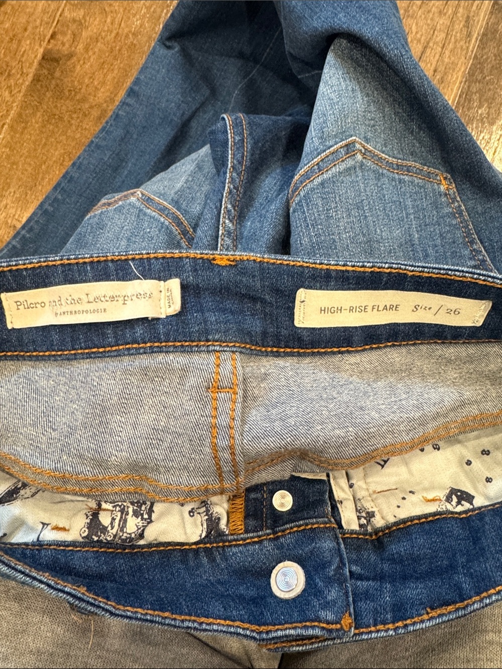 Pilcro NWOT Women’s Mid Blue Button-Front cropped high-rise flare - Picture 3 of 3